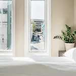 Urban - Scandinavian Comfort With Private Balcony *